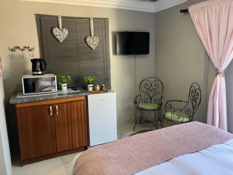 Stellies Accommodation - Room 2 เคทมานสโฮป ภายนอก รูปภาพ