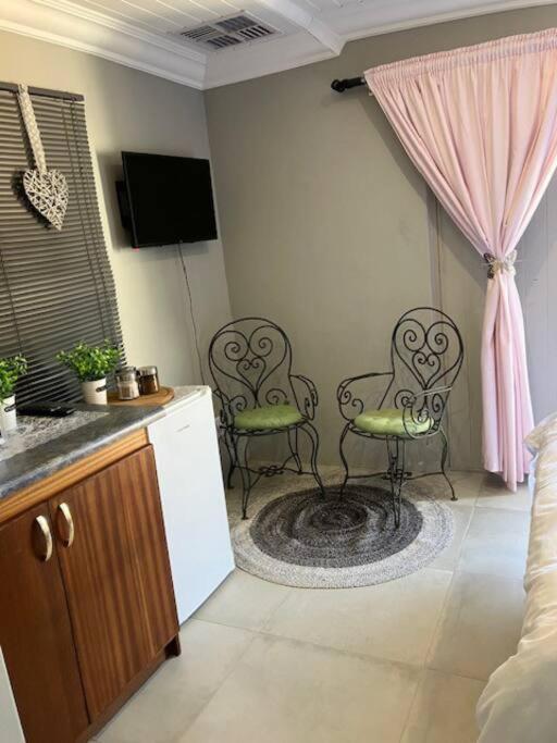 Stellies Accommodation - Room 2 เคทมานสโฮป ภายนอก รูปภาพ
